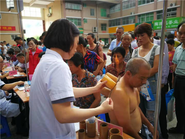 健康扶贫再出发 义诊活动暖人心