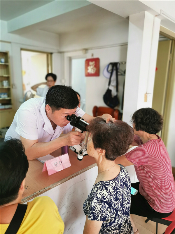 敬老传统 代代相传— —重阳节漳州市中医院在行动