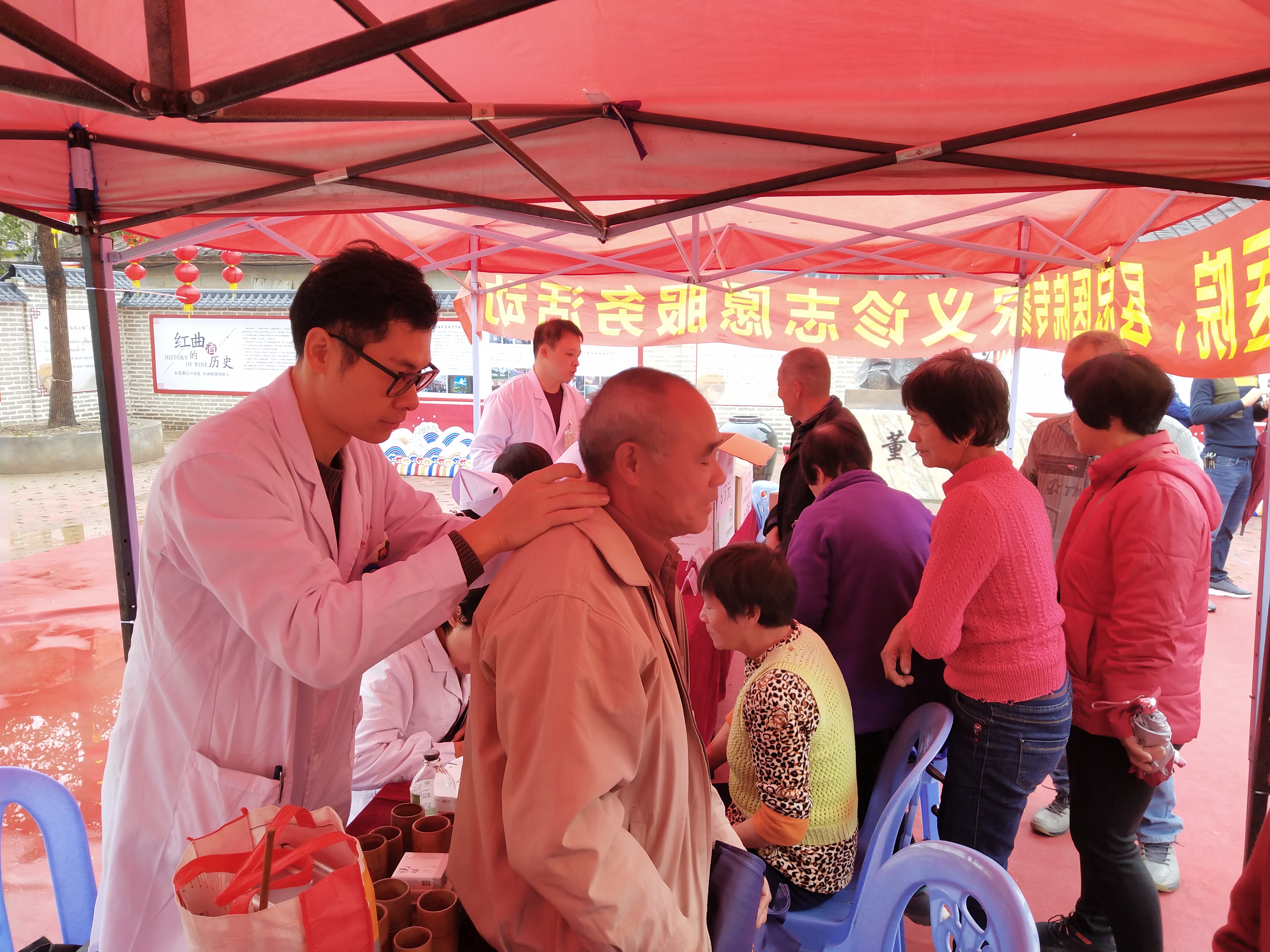 文化科技卫生“三下乡”义诊活动暖人心