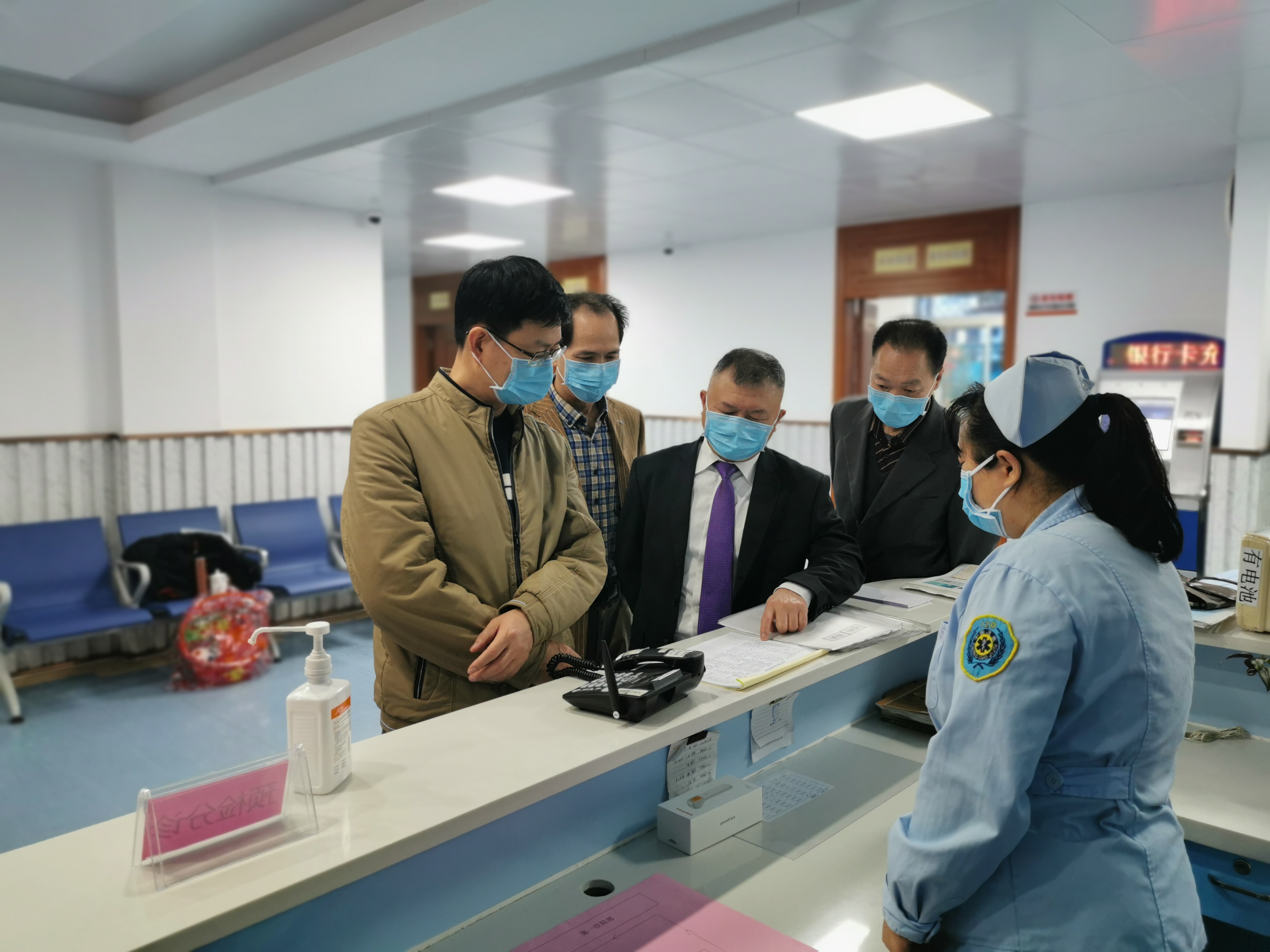 坚守岗位 共克时艰