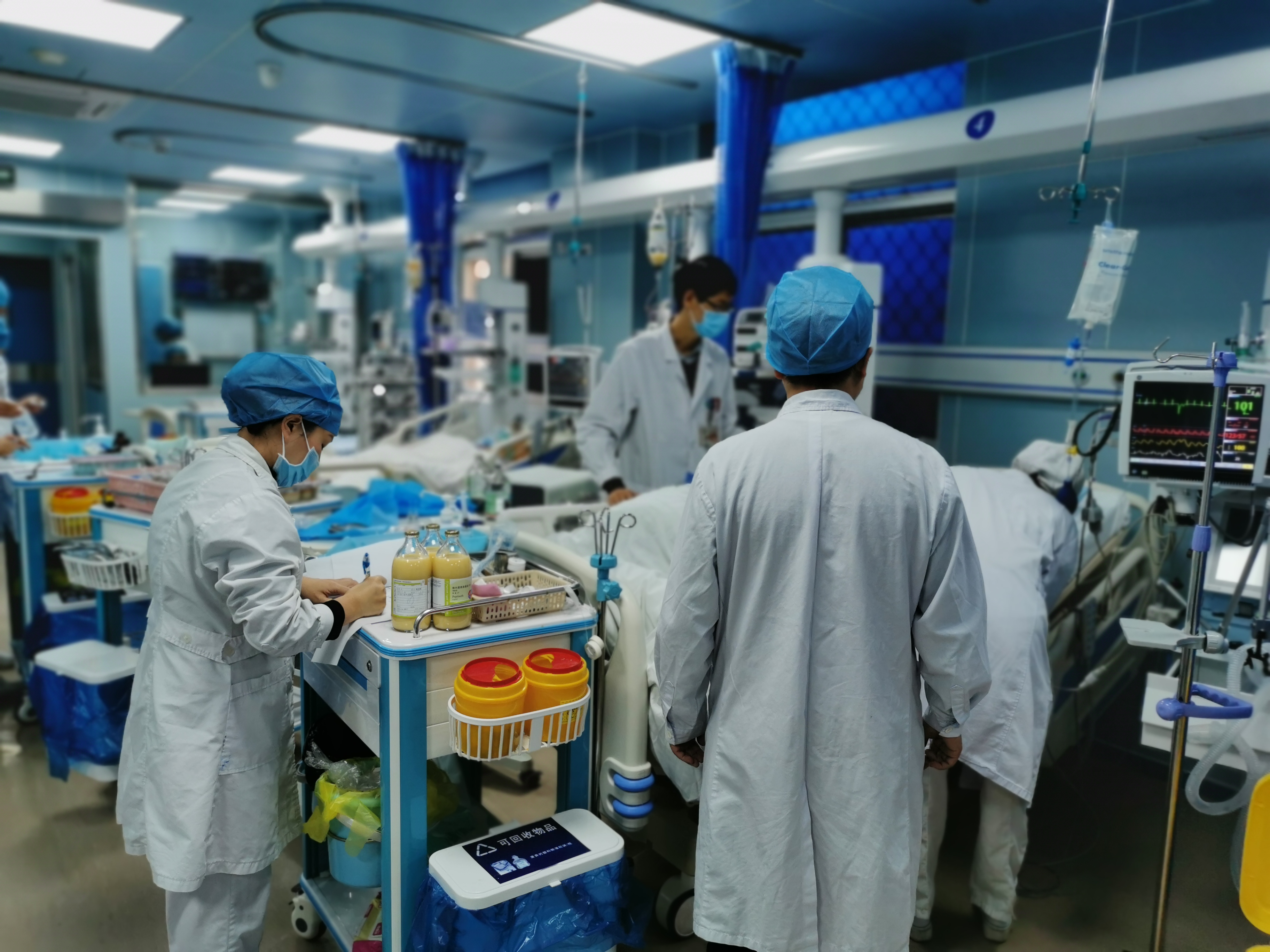 坚守岗位 共克时艰