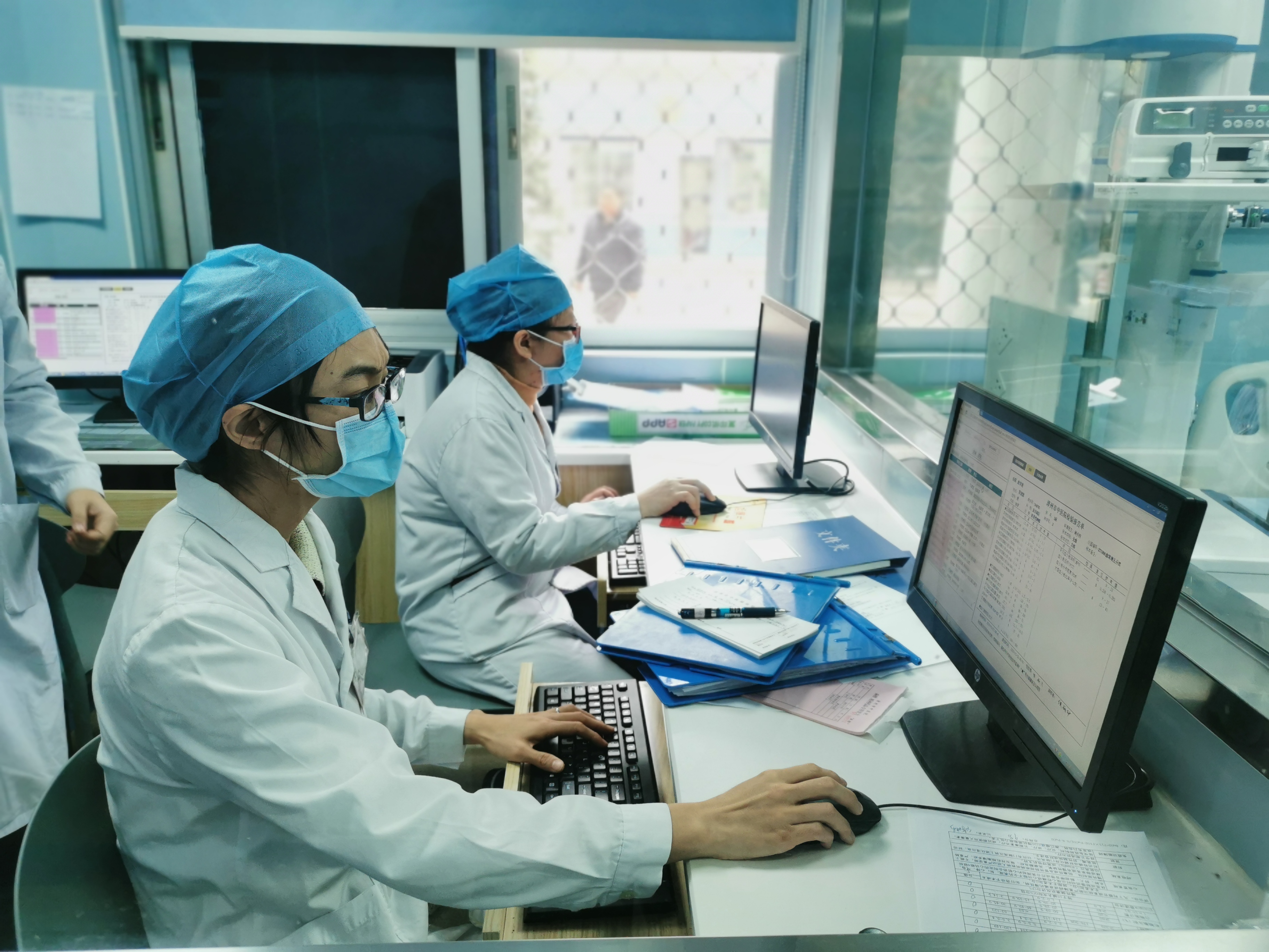 坚守岗位 共克时艰