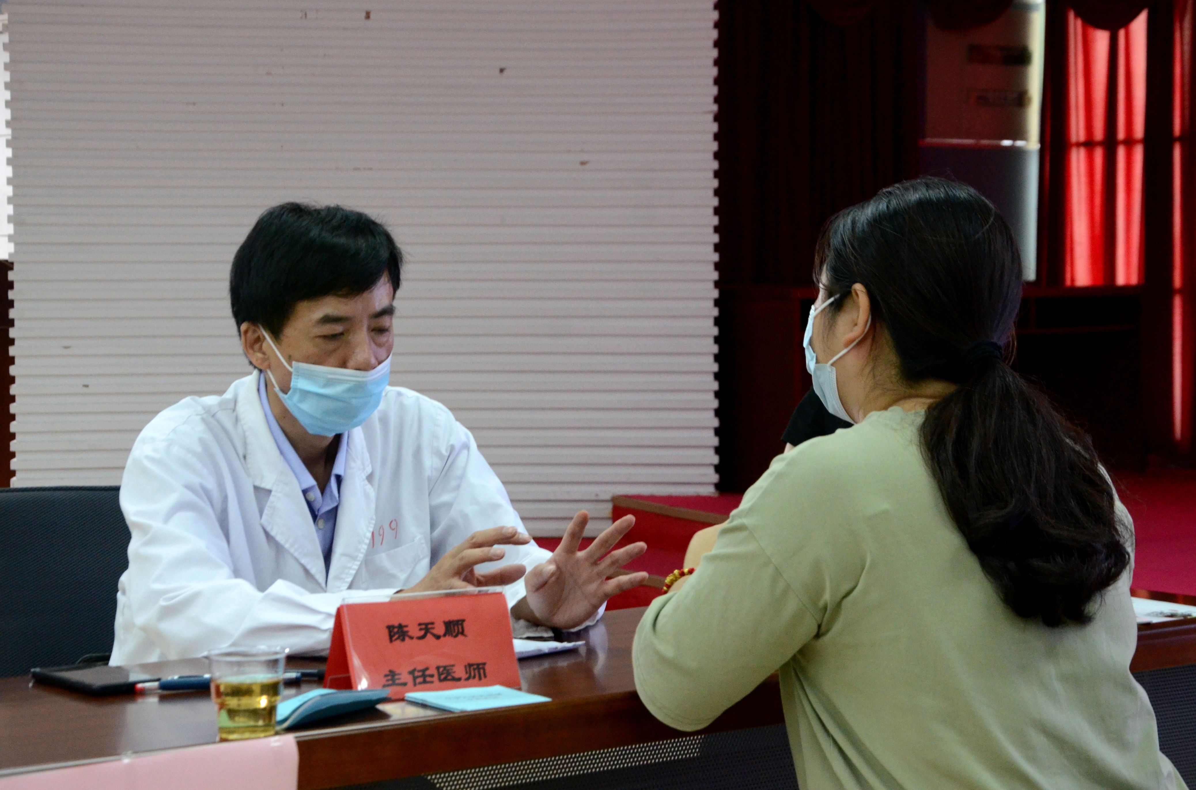 健康服务进单位 义诊活动暖人心