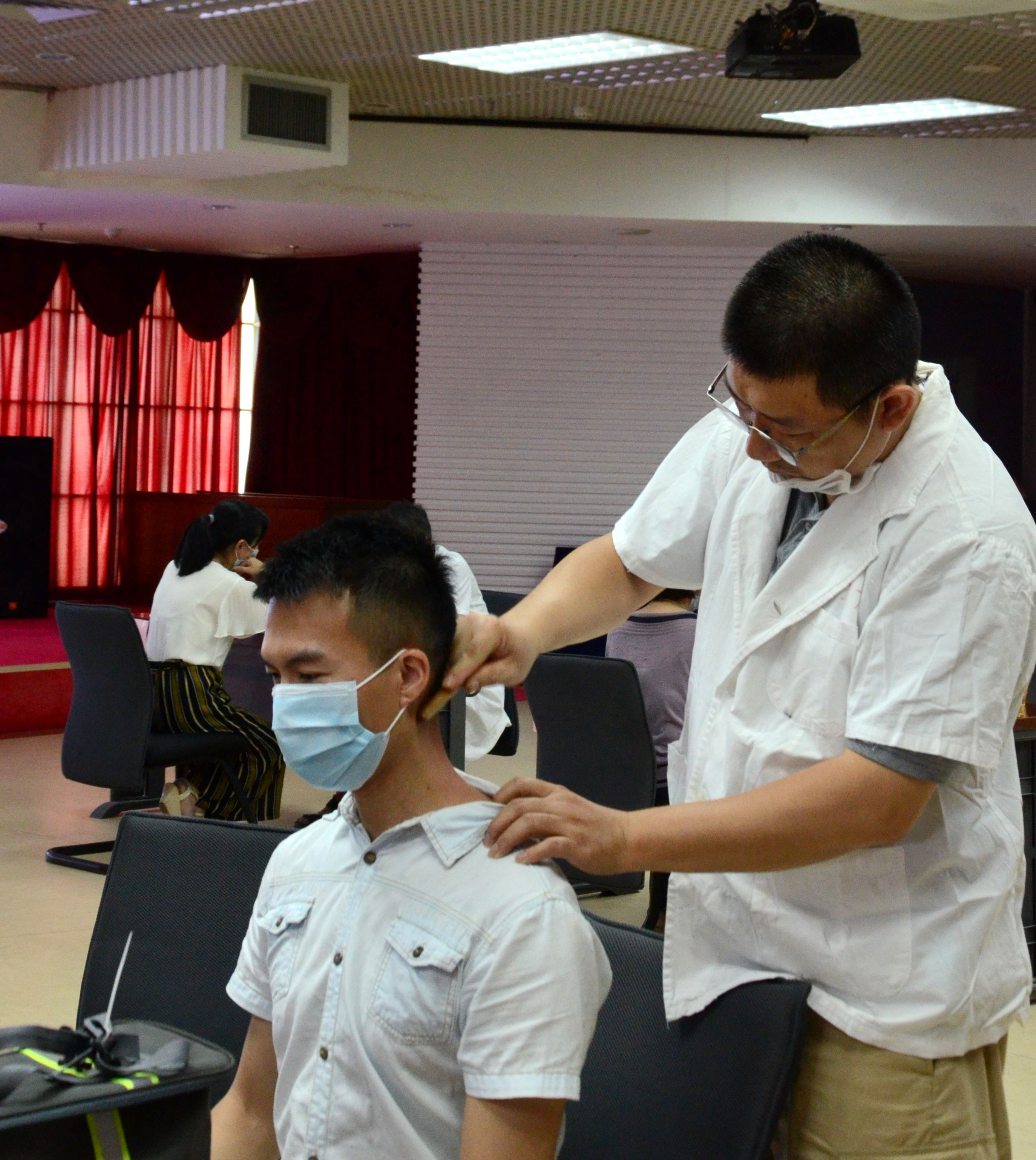 健康服务进单位 义诊活动暖人心