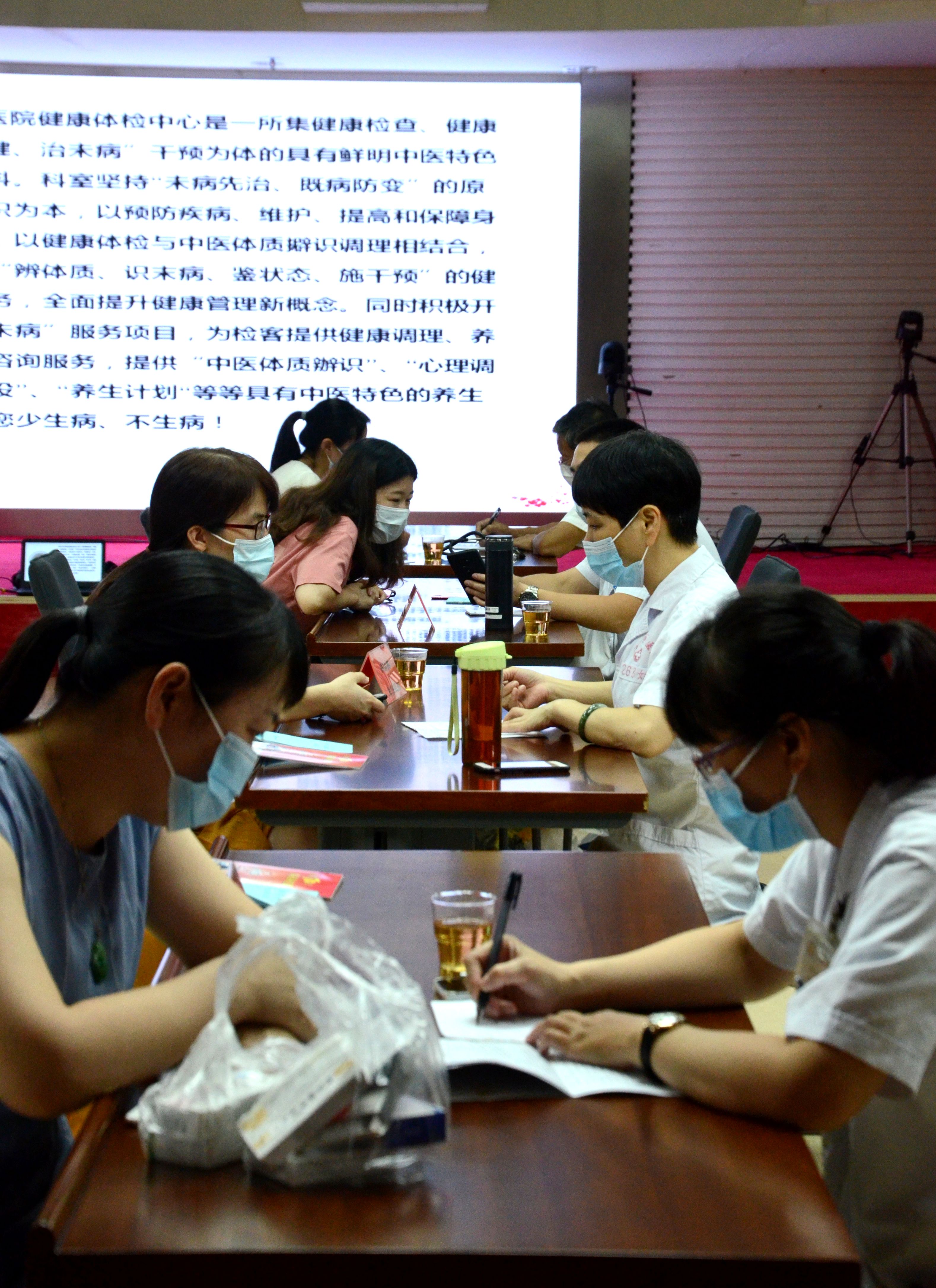 健康服务进单位 义诊活动暖人心