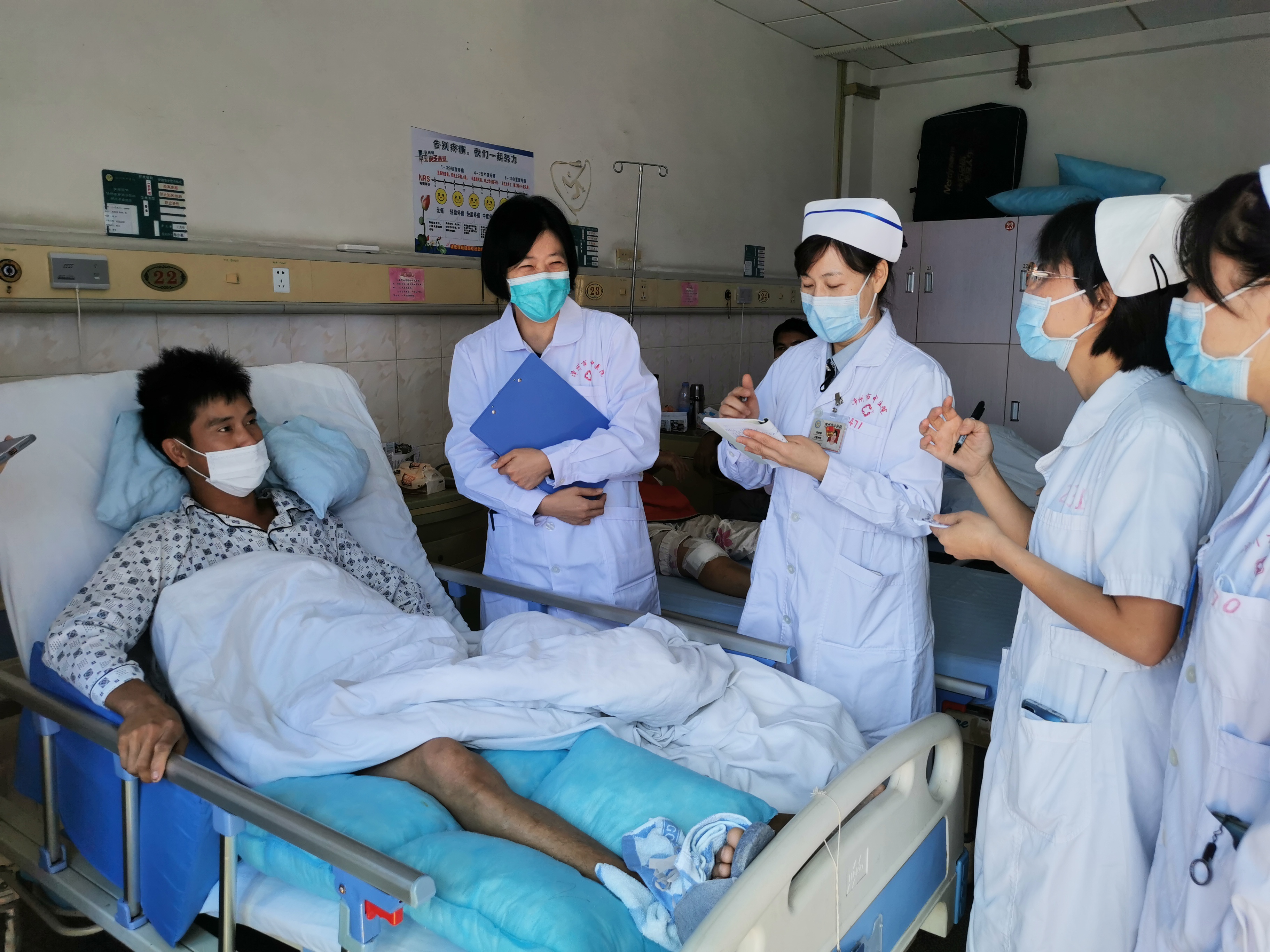 省护理质控中心对我院护理工作开展评价检查