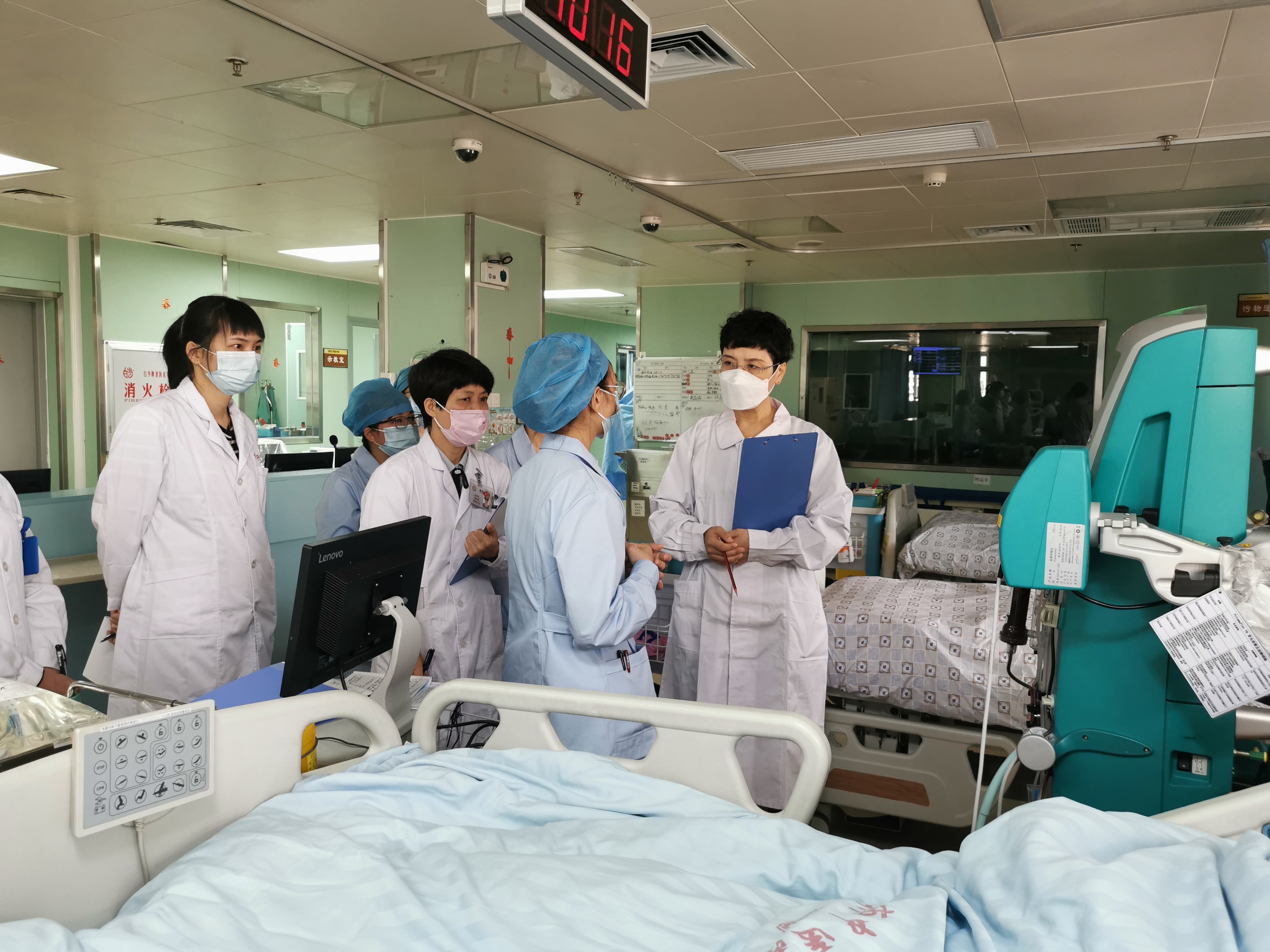 省护理质控中心对我院护理工作开展评价检查