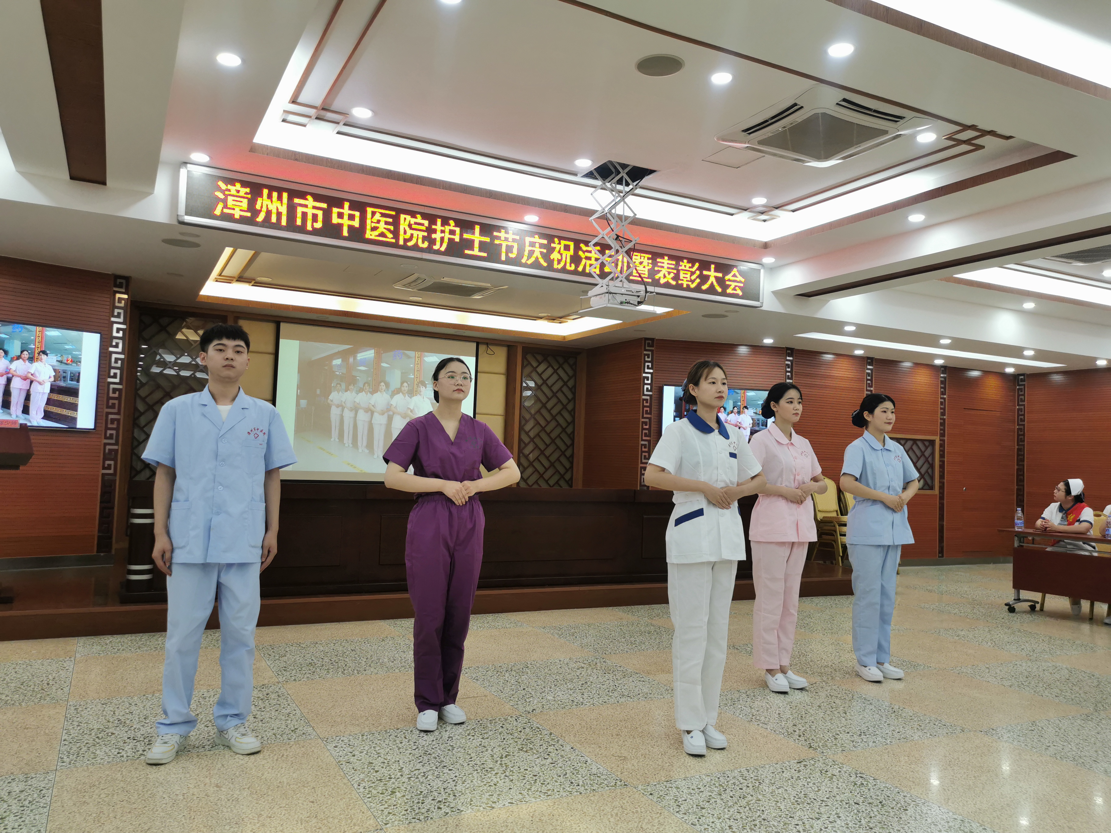 传承红色基因 创新发展护理 | 我院召开庆祝“5.12国际护士节”暨表彰大会 传承红色基因 创新发展护理 | 我院召开庆祝“5.12国际护士节”暨表彰大会