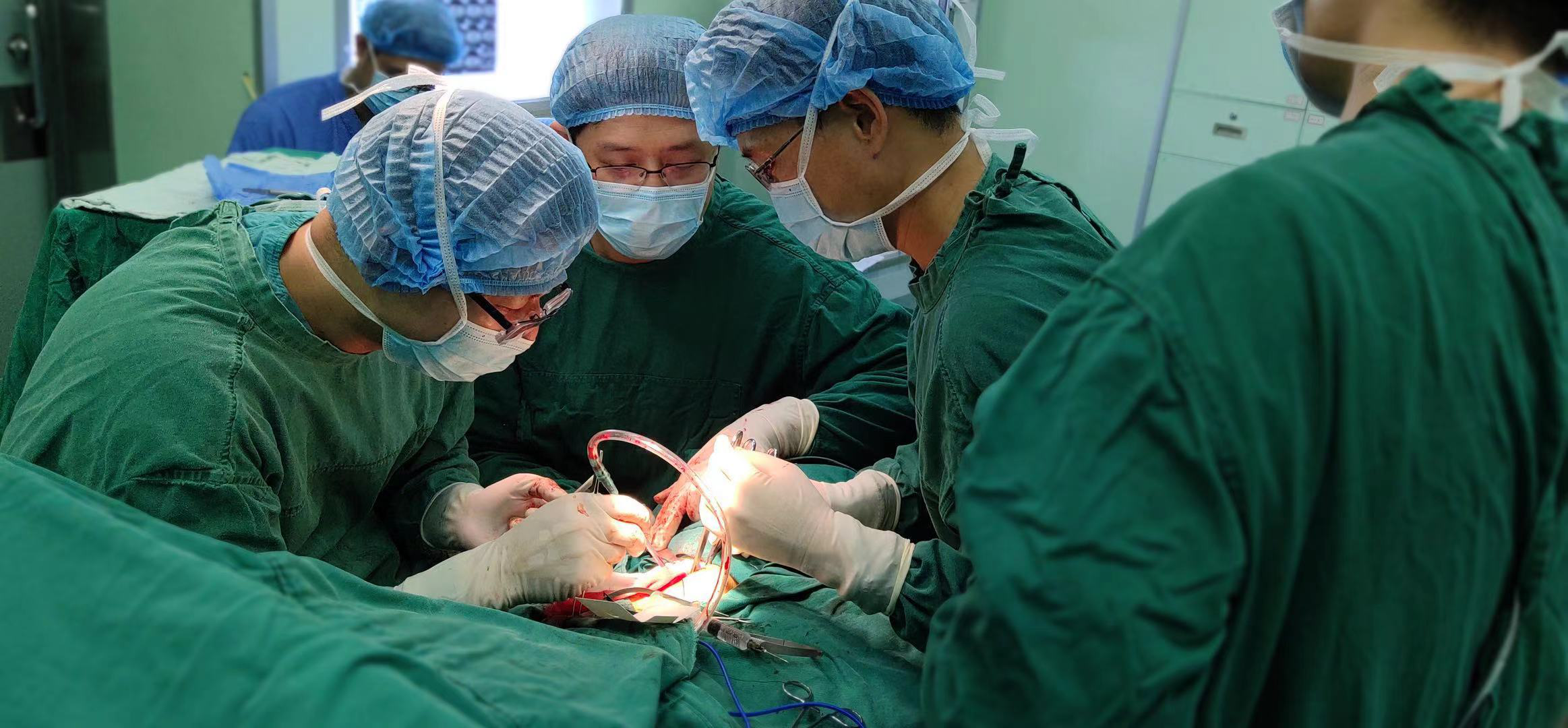 “不死癌症”股骨头坏死患者治疗新希望