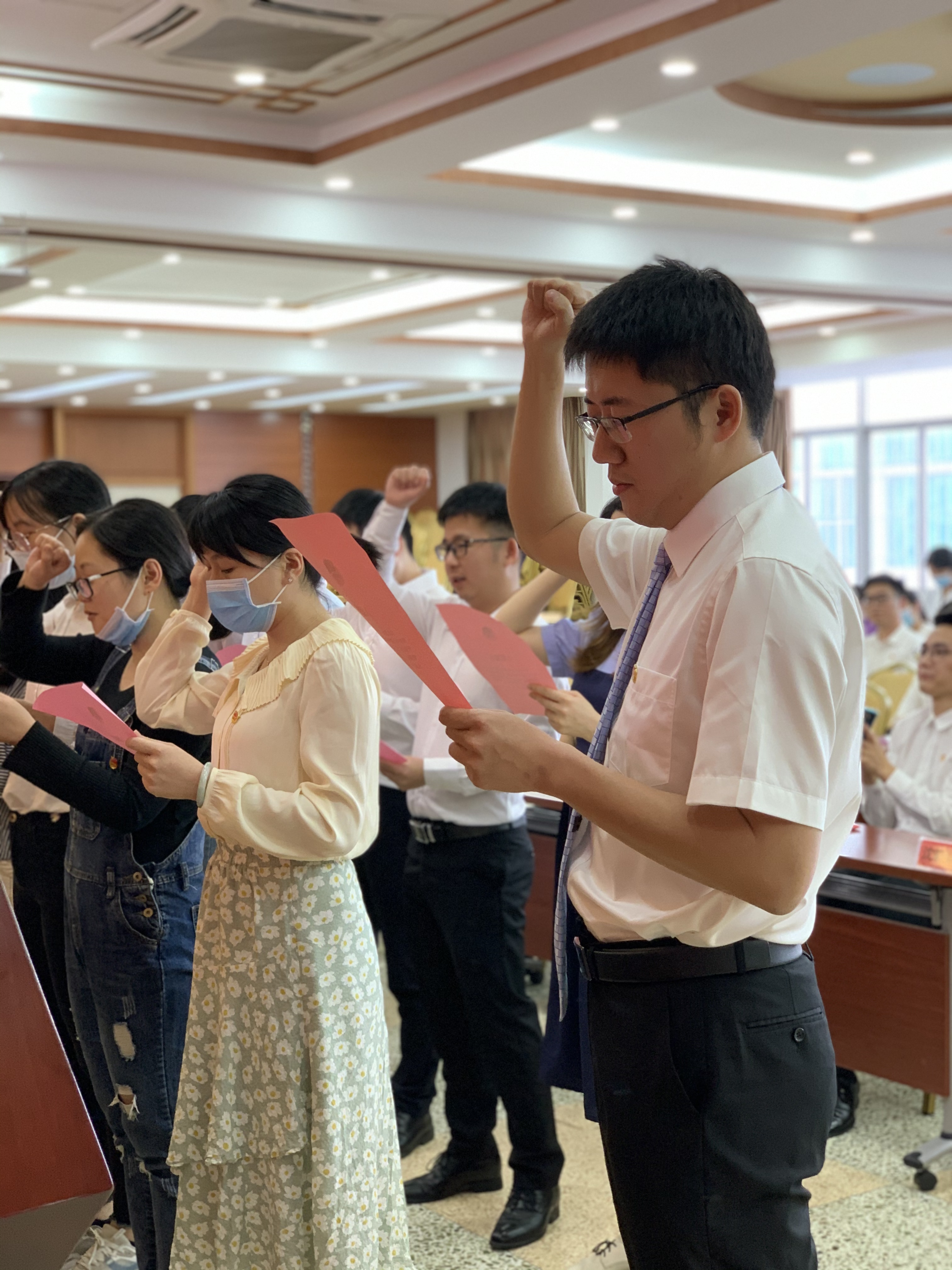 漳州市中医院2021年五四表彰大会暨超龄离团仪式顺利召开