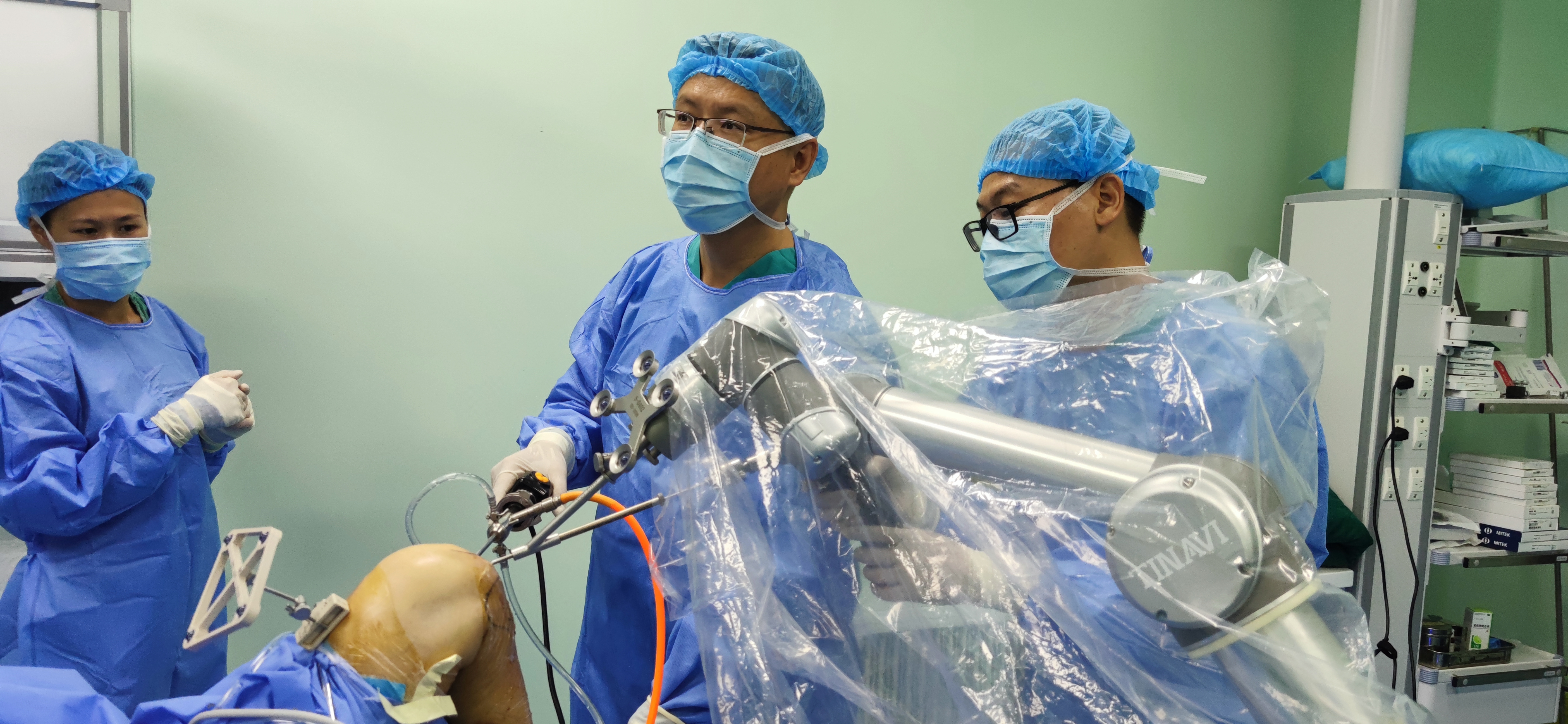 首例机器人辅助前交叉韧带重建术在我院成功实施