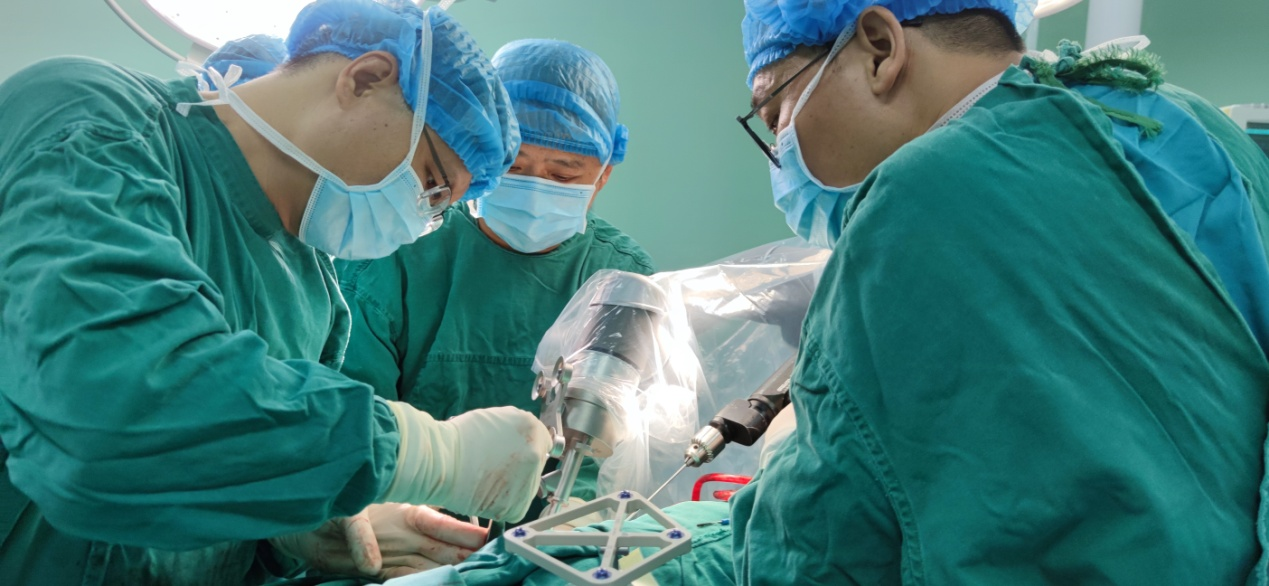 手术机器人再显神通  救治髋臼骨折患者