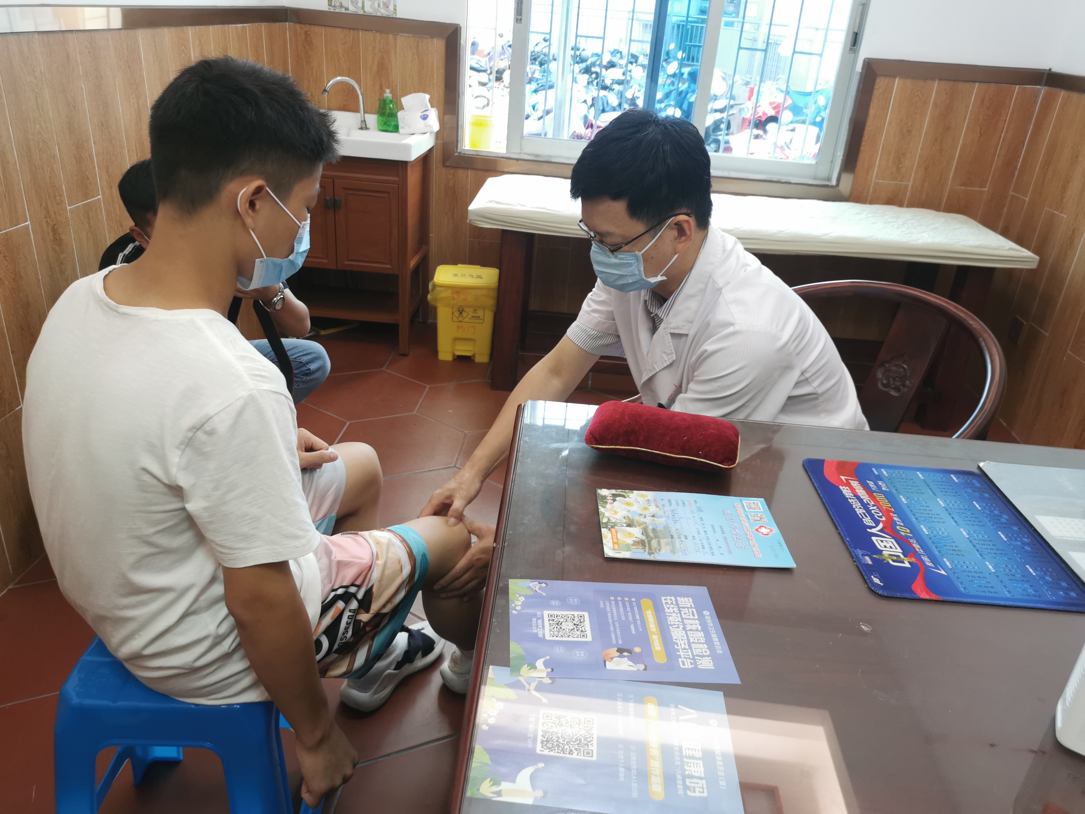 致力中西结合 钻研“独门”疗法