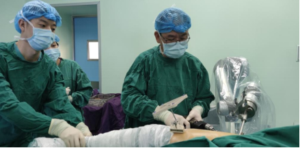 骨科机器人|精准“导航”告别“暗箱操作”