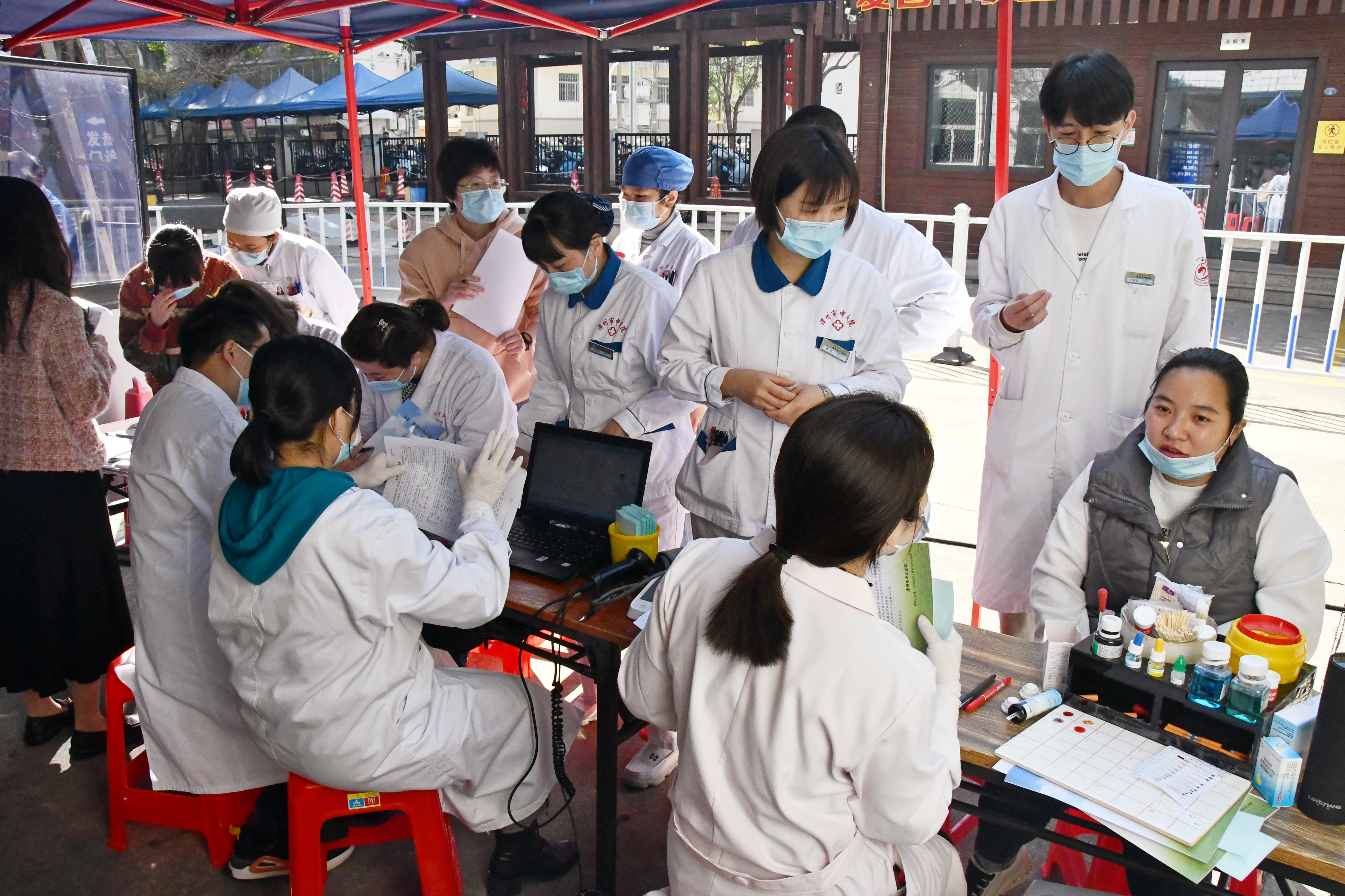 奉献热血 传递爱心|漳州市中医院医务人员无偿献血27300毫升