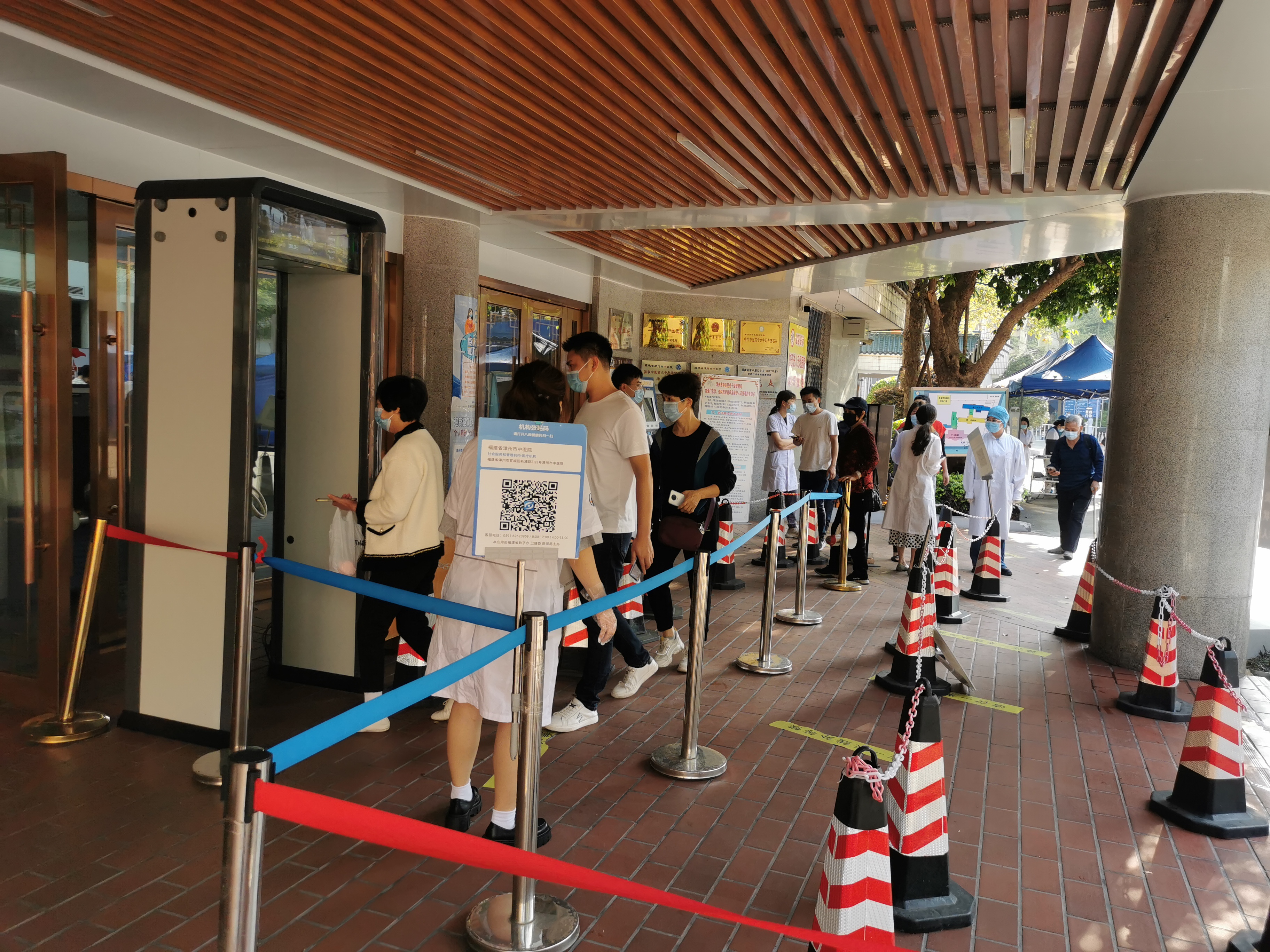 披星戴月 不辍前行——战“疫”一线的中医力量