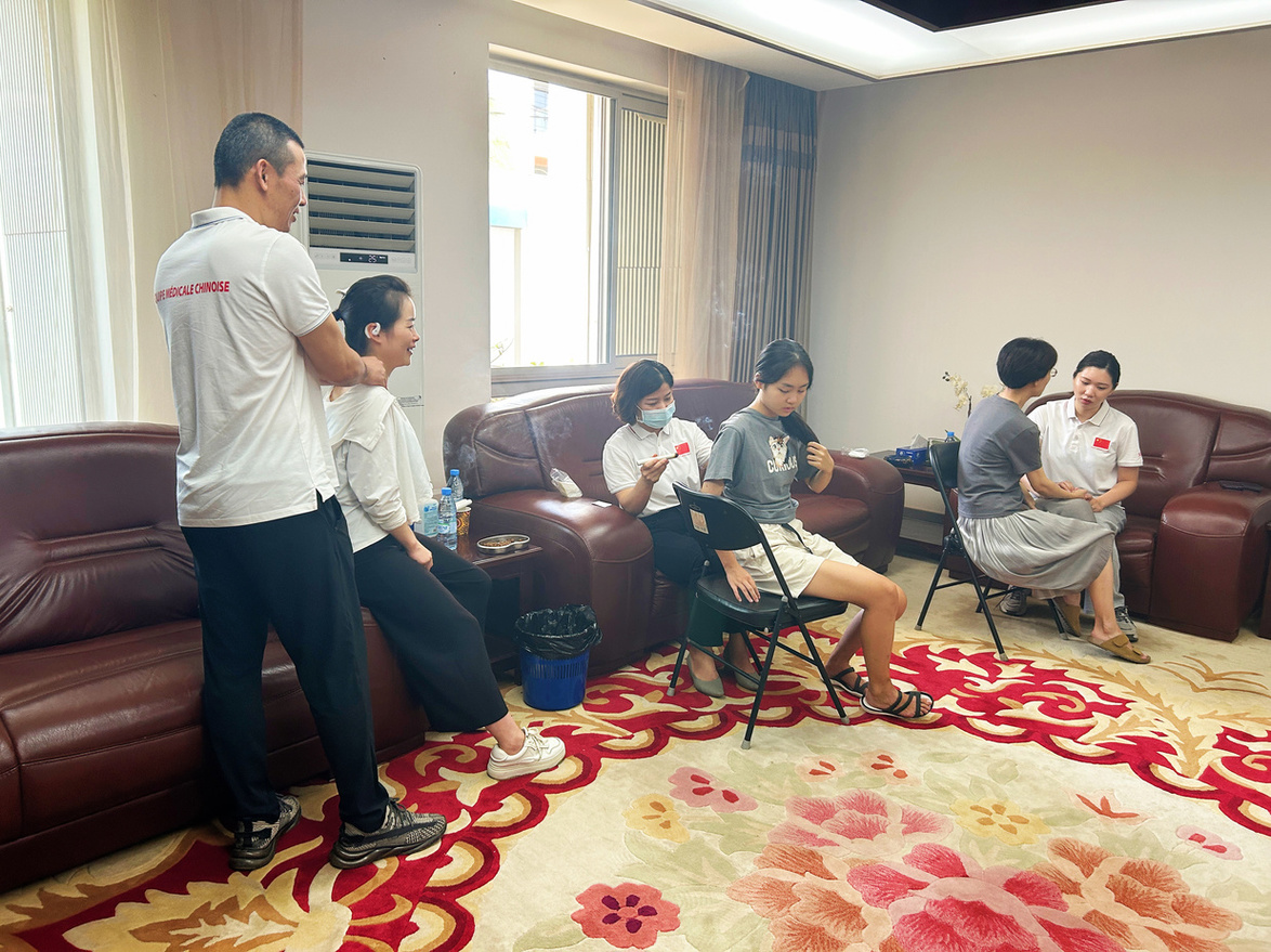 三伏灸治疗.jpg 三伏灸治疗.jpg
