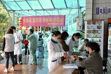 细雨润元宵 灯谜传家风
