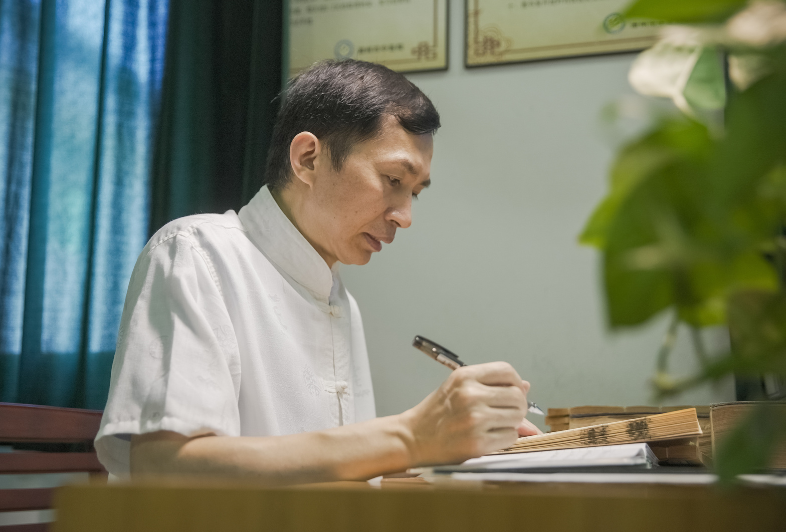 个人照-努力学习照.jpg 个人照-努力学习照.jpg