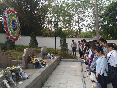 清明追思·缅怀先烈忆忠魂 -------漳州市中医院清明烈士陵园扫墓活动 清明追思·缅怀先烈忆忠魂 -------漳州市中医院清明烈士陵园扫墓活动