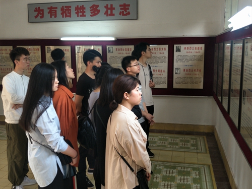 清明追思·缅怀先烈忆忠魂 -------漳州市中医院清明烈士陵园扫墓活动 清明追思·缅怀先烈忆忠魂 -------漳州市中医院清明烈士陵园扫墓活动
