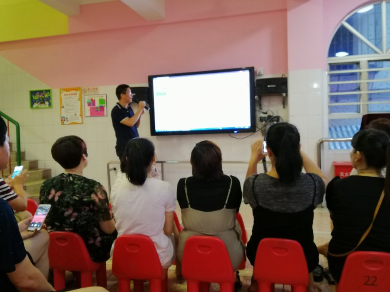 开展健康讲座 共护幼儿成长 开展健康讲座 共护幼儿成长