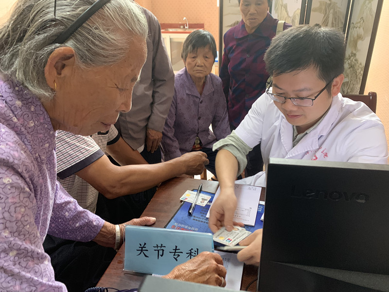 真情服务 义诊惠民 真情服务 义诊惠民